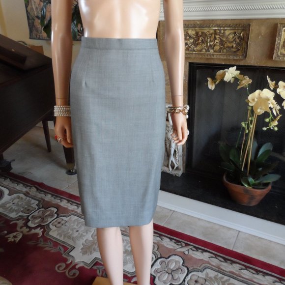 Moschino ChipandChic Ligth Gray Skirt Suit w/Trapunto Stiching Detasil Size US 6 - Picture 7 of 16